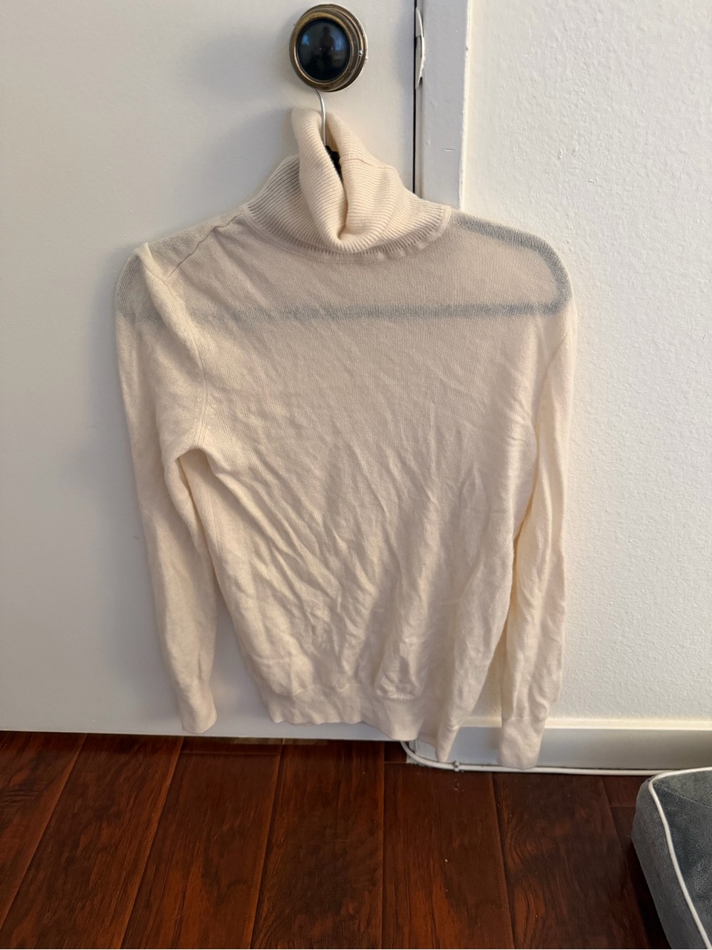 Equipment Cashmere Cream Turtleneck Slim Knit Sweater